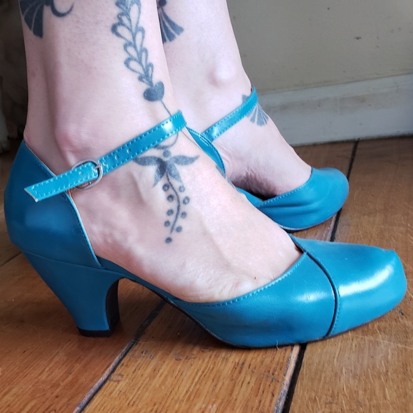 chelsea crew Shoes - Retro styling blue Mary jane pumps.